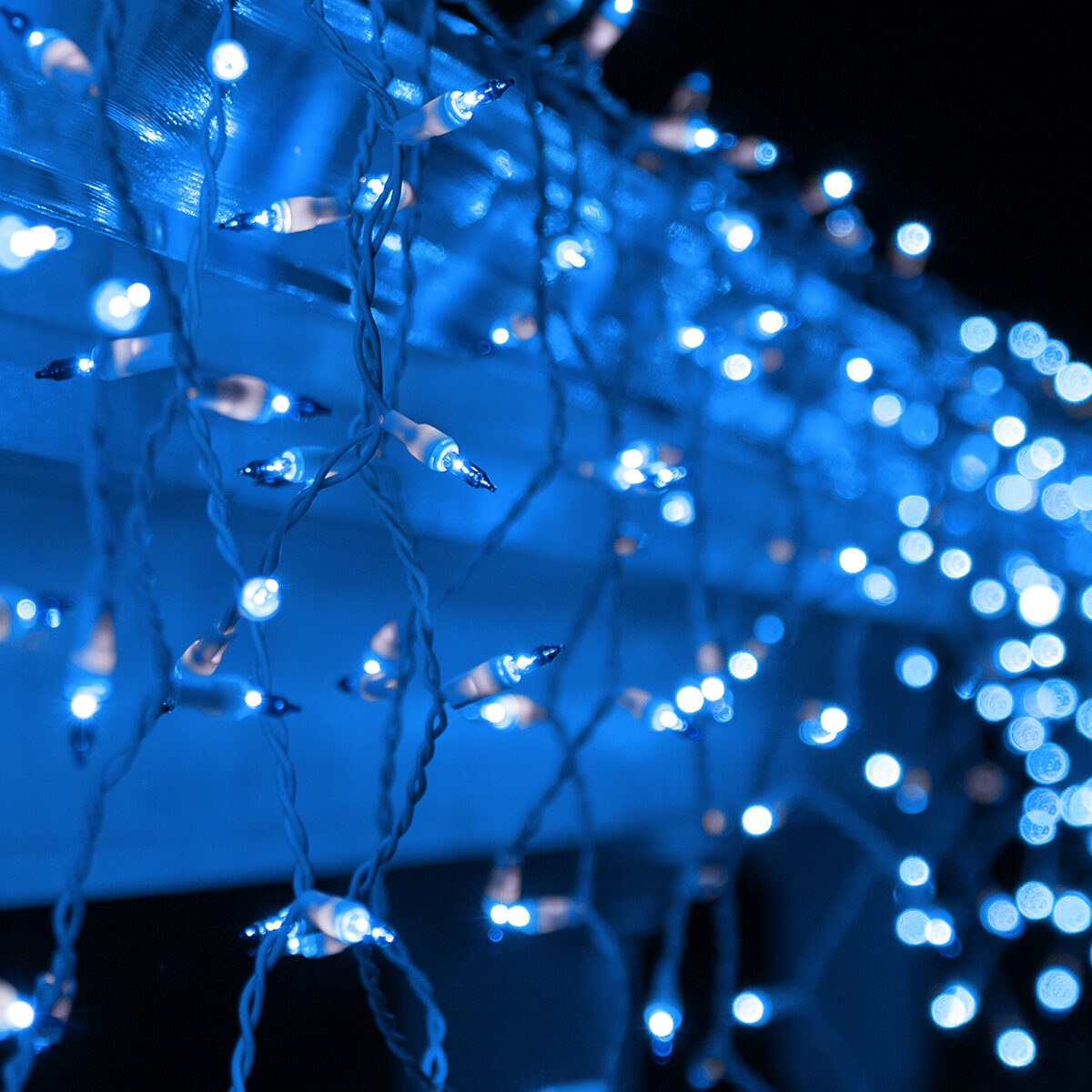 100 Icicle Lights Blue White Wire Yard Envy