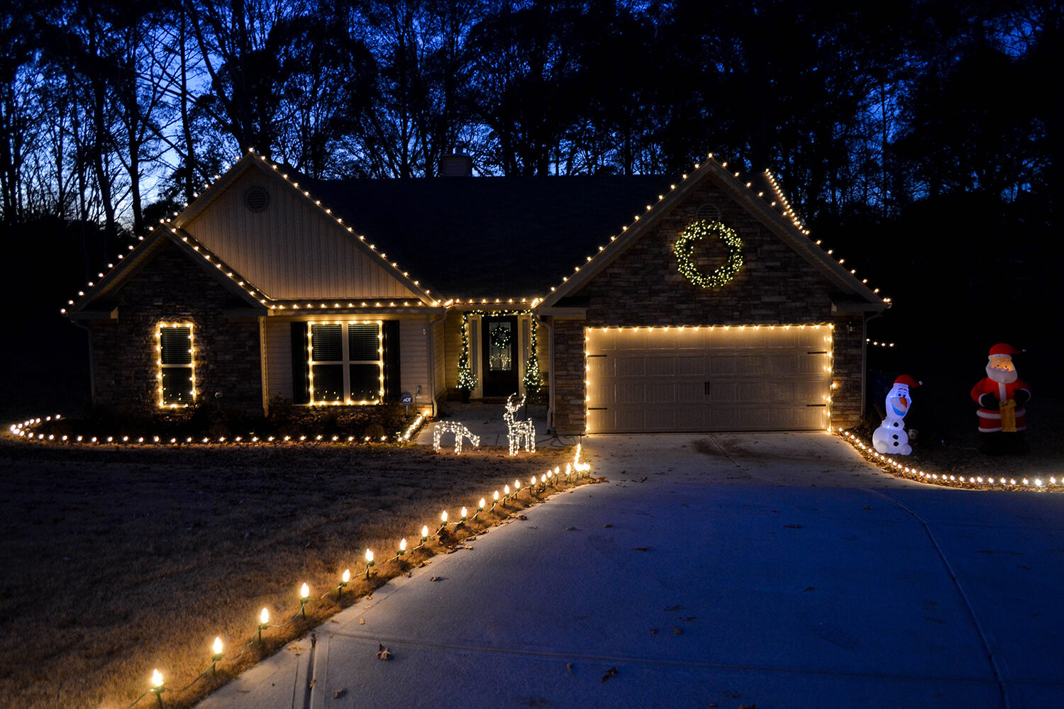 Outdoor Christmas lights. What do we prefer?